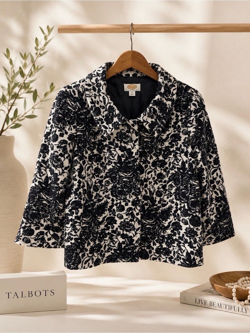 Talbots Black and White Floral Jacquard cotton Blazer size 12